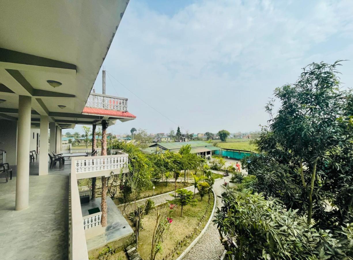 Hotel Tree Tops Саураха Екстериор снимка