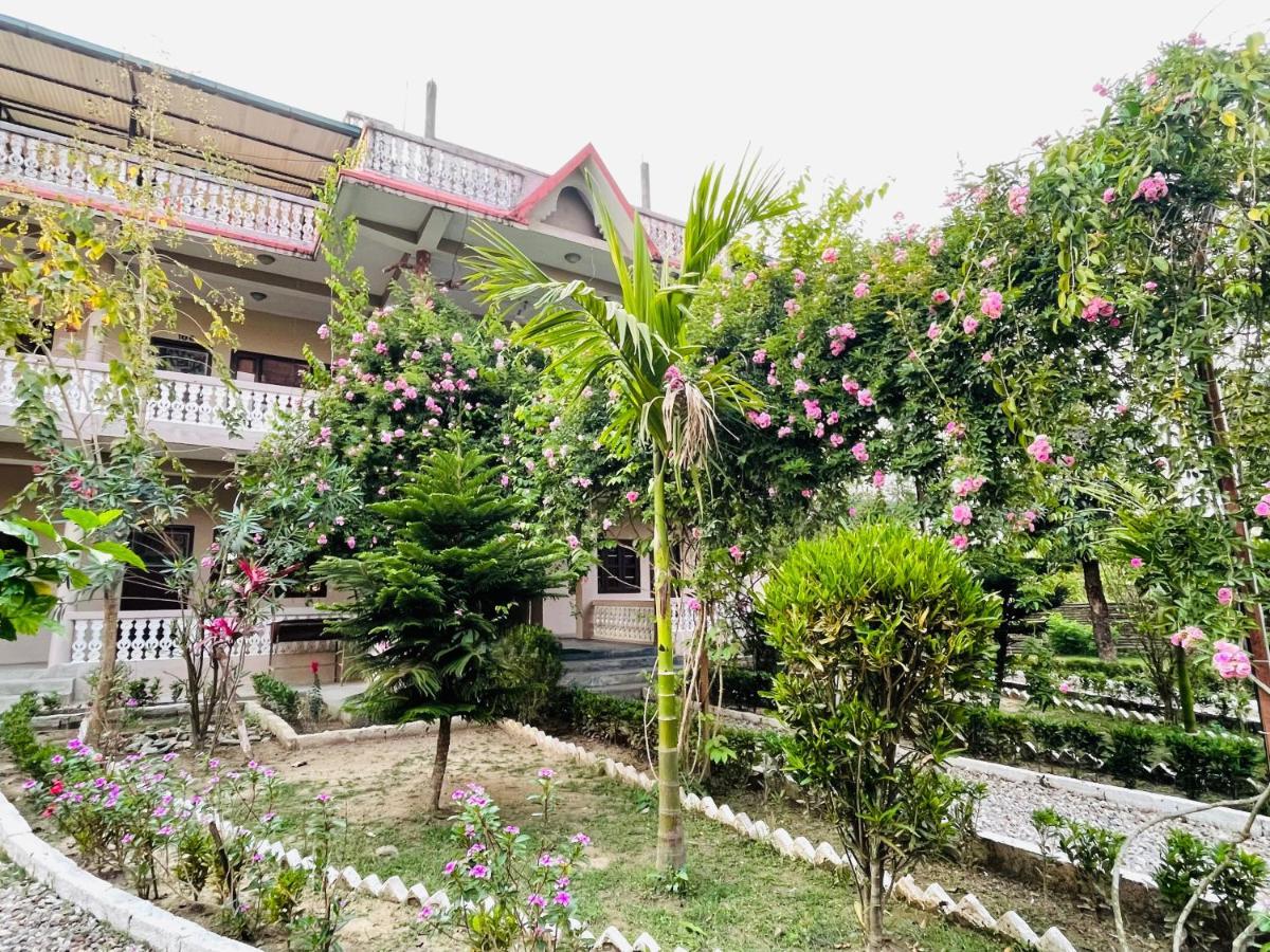 Hotel Tree Tops Саураха Екстериор снимка