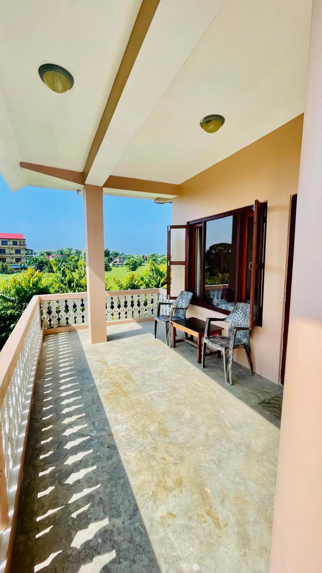 Hotel Tree Tops Саураха Екстериор снимка